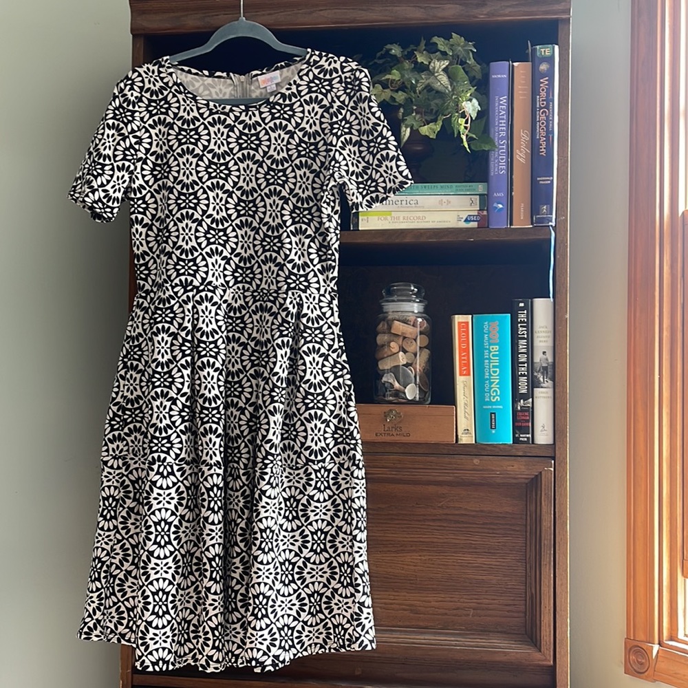 Lularoe dress black and white pattern size L